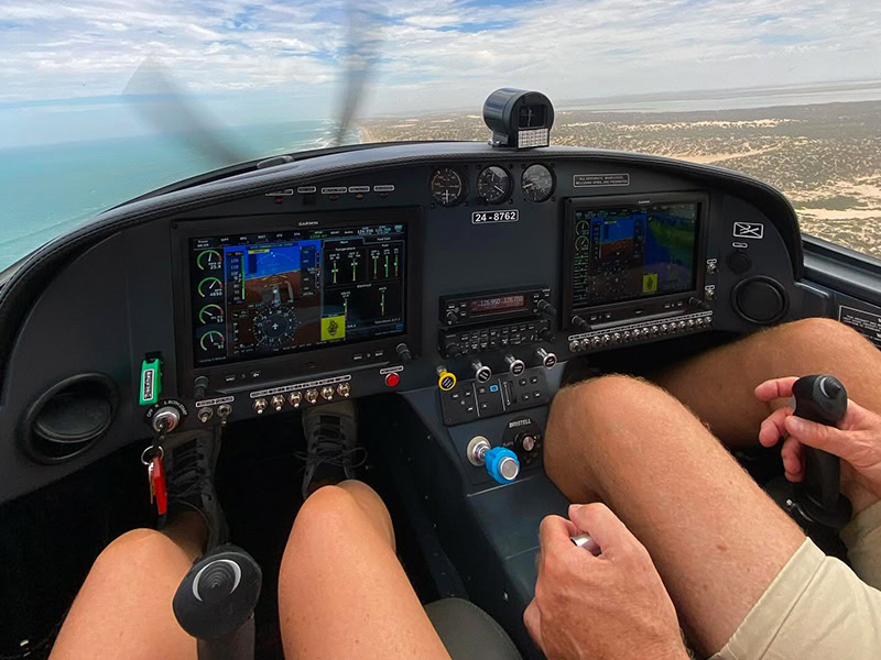 8762cockpit_4-3